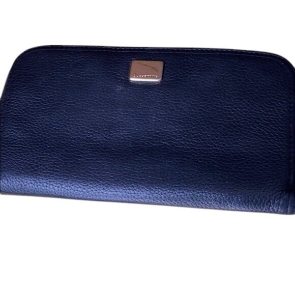 Liz Claiborne Handbags - LIZ CLAIBORNE Leather Wallet